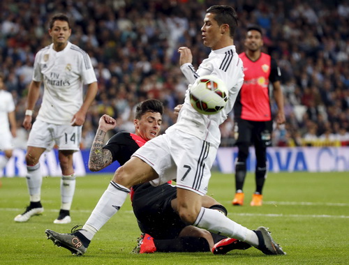 Ronaldo tịt ngòi, Real kiên trì bám đuổi ngôi đầu La Liga