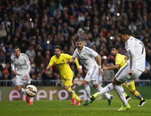Ronaldo ghi b&agrave;n từ chấm 11 m&eacute;t cho Real