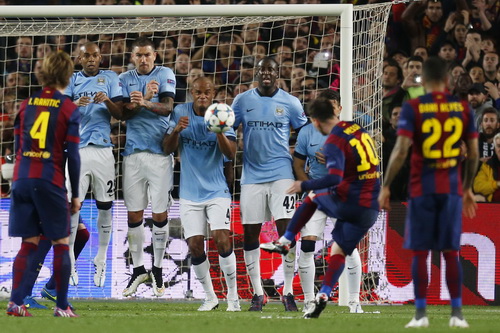 Messi lợi hại hơn kể từ khi đ&aacute; dạt c&aacute;nh trong sơ đồ mới của Barca
