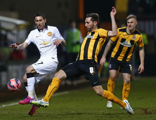 M.U bị cầm chân ở Cambridge, HLV Van Gaal nổi xung