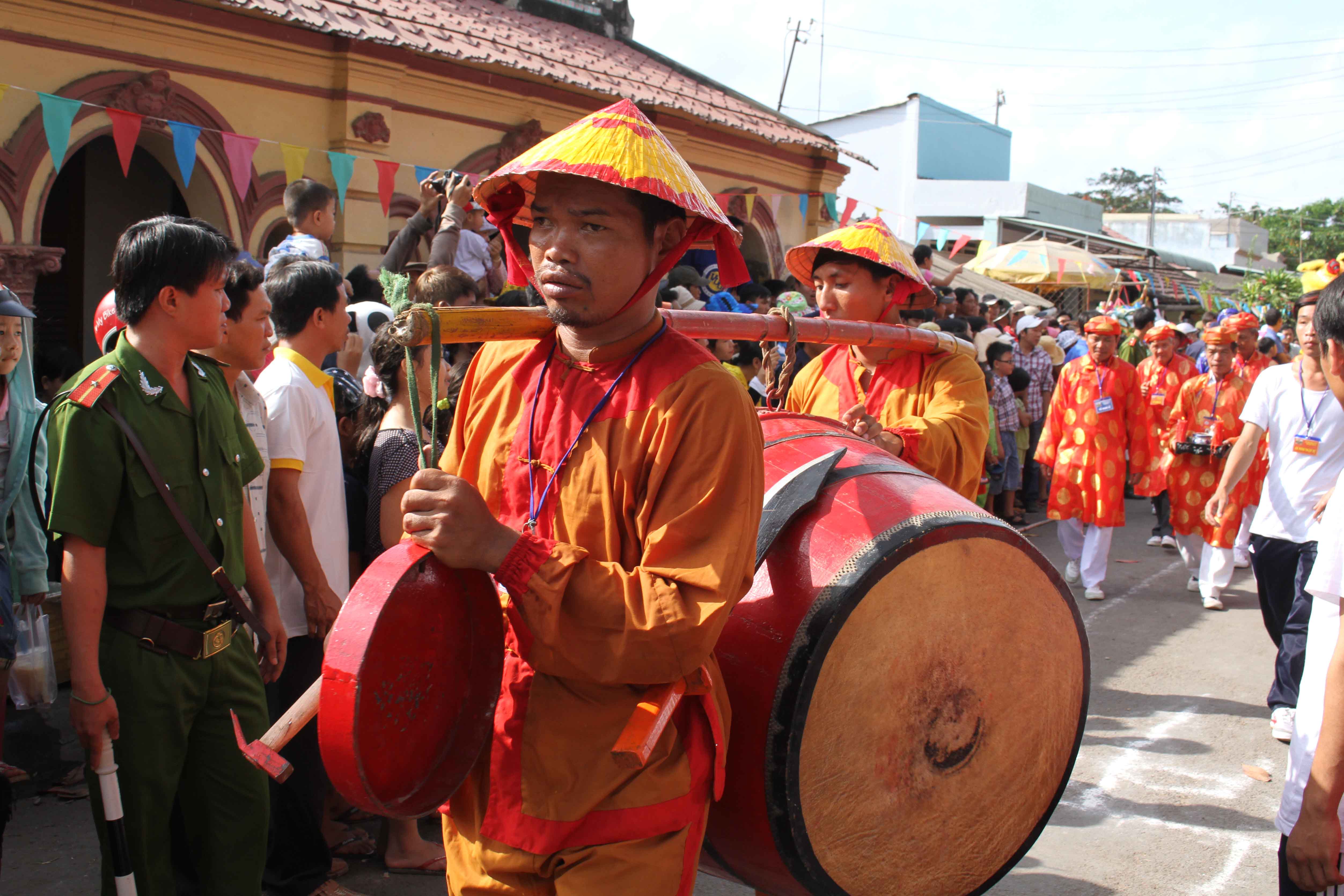 Đo&agrave;n rước &ocirc;ng Ti&ecirc;u