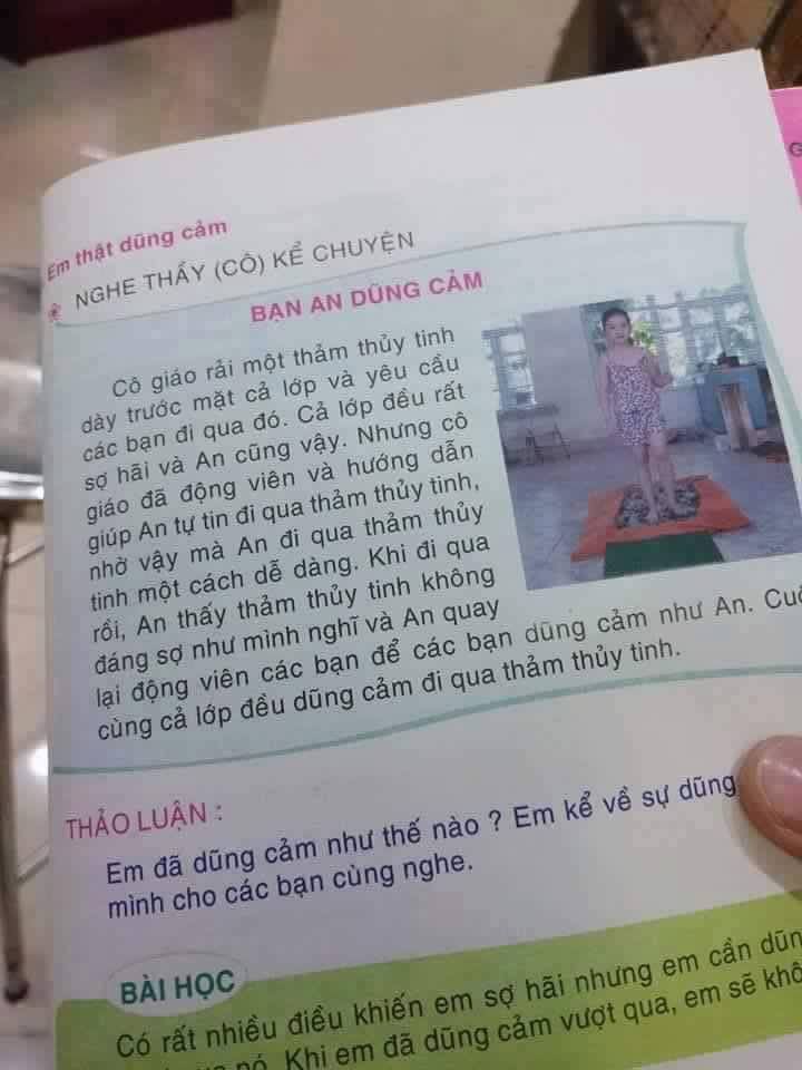Phần dạy về lòng dũng càm bằng việc đi trên thủy tiny trong sách do NXB Giáo dục phát hành