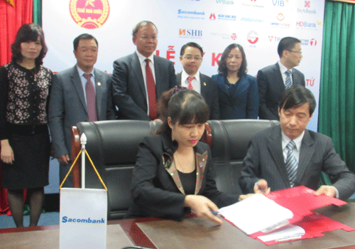 B&agrave; H&agrave; Quỳnh Anh &ndash; Ph&oacute; Tổng gi&aacute;m đốc Sacombank v&agrave; &ocirc;ng Nguyễn Đại Tr&iacute; &ndash; Ph&oacute; Tổng cục trưởng Tổng cục Thuế k&yacute; kết văn bản hợp t&aacute;c&nbsp;