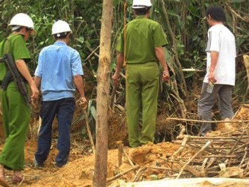 Sập hầm vàng, 2 thanh niên tử vong
