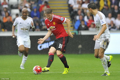 Schweinsteiger g&acirc;y thất vọng từ khi đến M.U