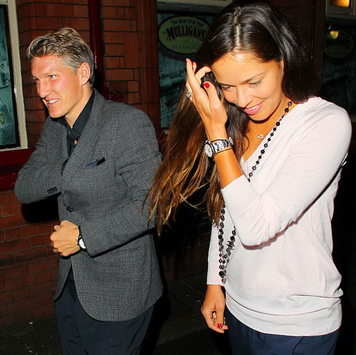 Kiều nữ Ana Ivanovic gia nhập dàn WAGs sân Old Trafford