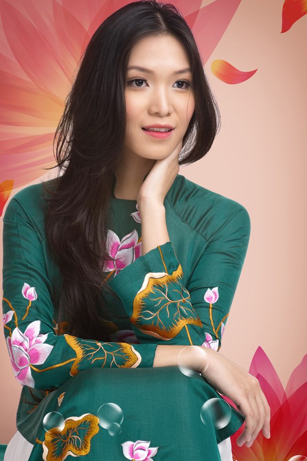 NTK Đức H&ugrave;ng cho hay anh muốn mang sắc m&agrave;u thi&ecirc;n nhi&ecirc;n v&agrave;o cuộc sống , v&agrave;o bộ sưu tập đầy &yacute; nghĩa n&agrave;y từ ch&iacute;nh 2 m&agrave;u đặc trưng của sen Việt
