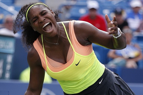 Niềm vui bảo vệ ng&ocirc;i v&ocirc; địch của Serena Williams