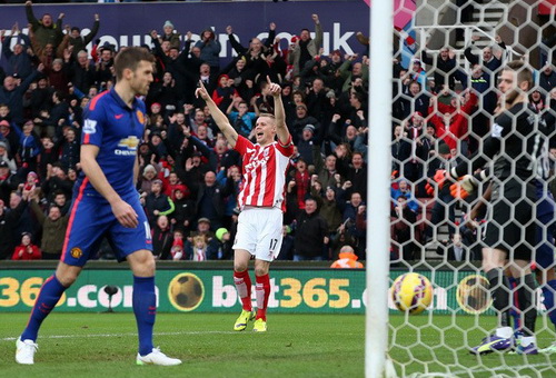 Shawcross vui mừng sau b&agrave;n mở tỉ số cho Stoke City