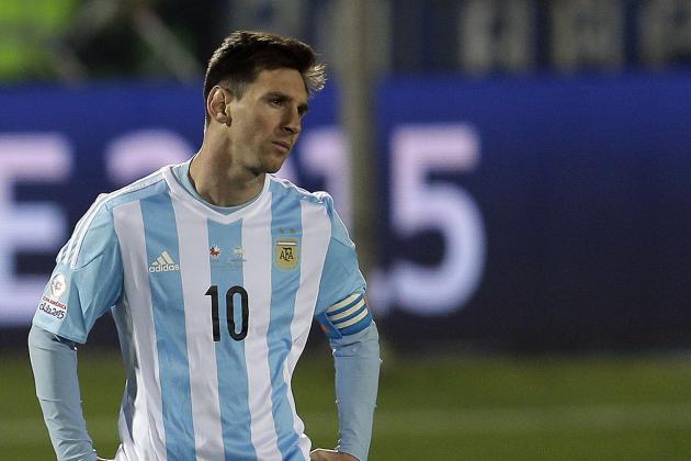 Messi đ&atilde; qu&aacute; mệt mỏi v&igrave; &aacute;p lực từ c&ocirc;ng ch&uacute;ng