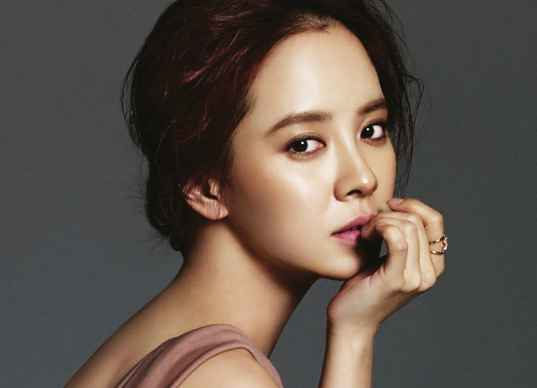 "Mợ ngố" Song Ji-hyo du hí TP HCM, sốc khi ăn trứng vịt lộn - Ảnh 6.