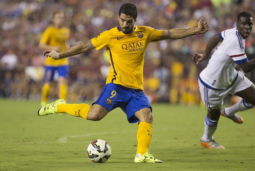 Luis Suarez san bằng cách biệt 1-1 cho Barcelona