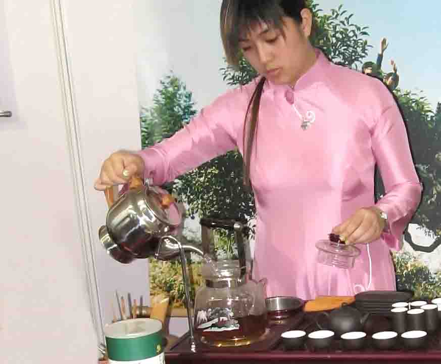 Trong trà còn chứa fluoride giúp cho răng chắc, khỏe
Ảnh:
Tấn Thạnh