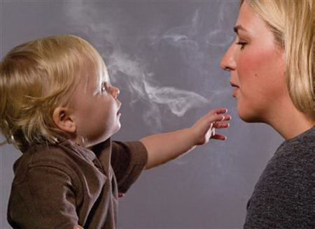 Trẻ phơi nhiễm khói thuốc lá dễ bị đau tim
