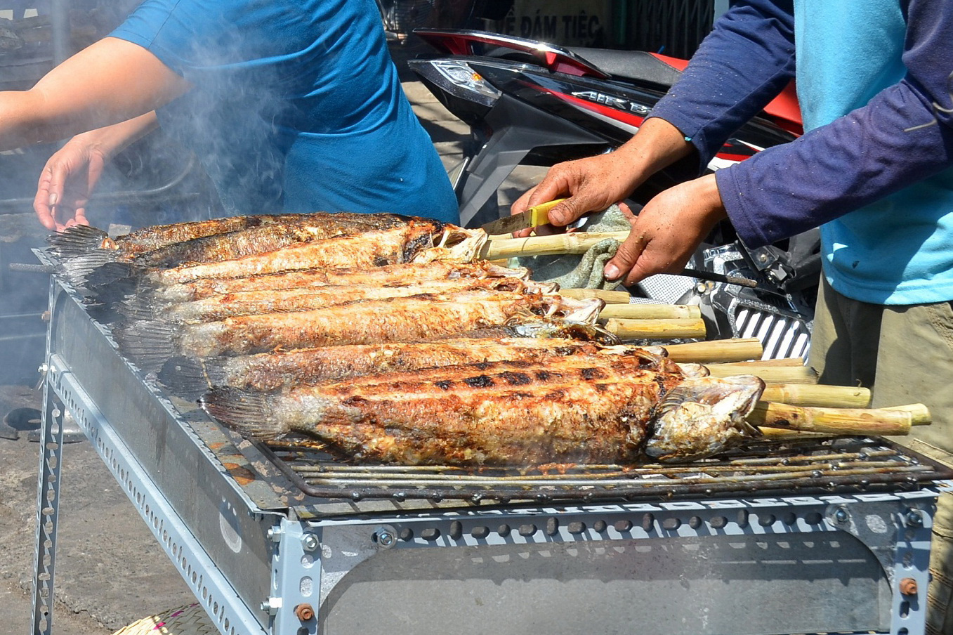 Phụ nữ c&oacute; thai cần hết sức thận trọng với thực phẩm nướng, x&ocirc;ng kh&oacute;iẢnh: Tấn Thạnh