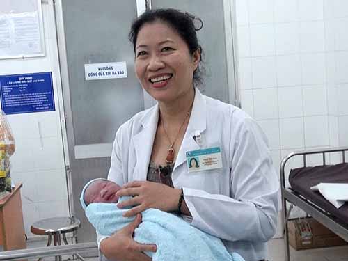 46 cháu bé ra đời trong đêm giao thừa