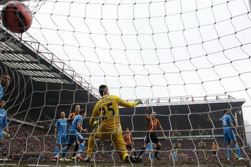 Jon Stead ghi bàn thứ nhì cho Bradford