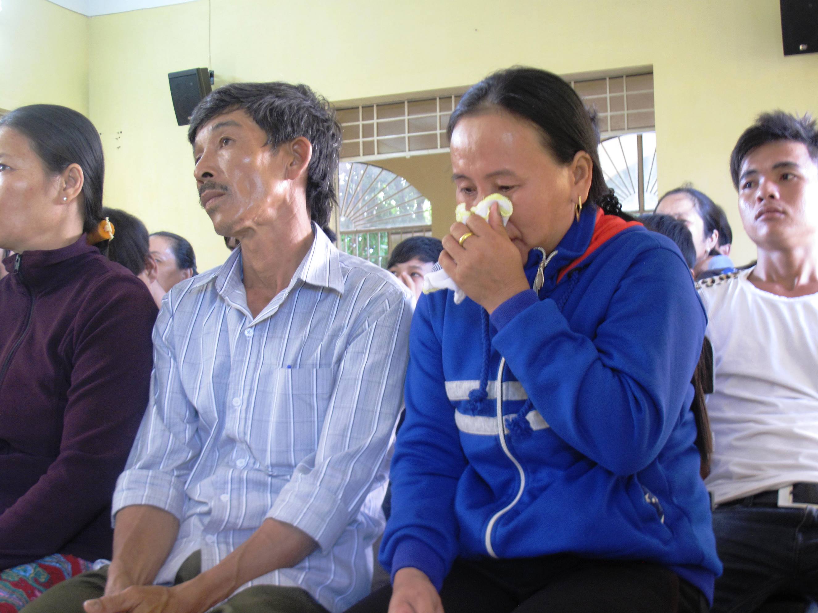 Nỗi đau của cha mẹ Tu Ngọc Thạch khi nghe c&aacute;c bị c&aacute;o tại t&ograve;a kể lại việc đ&aacute;nh chết con m&igrave;nh