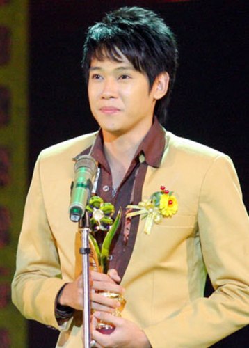 Phùng Ngọc Huy nhận giải Mai Vàng năm 2010