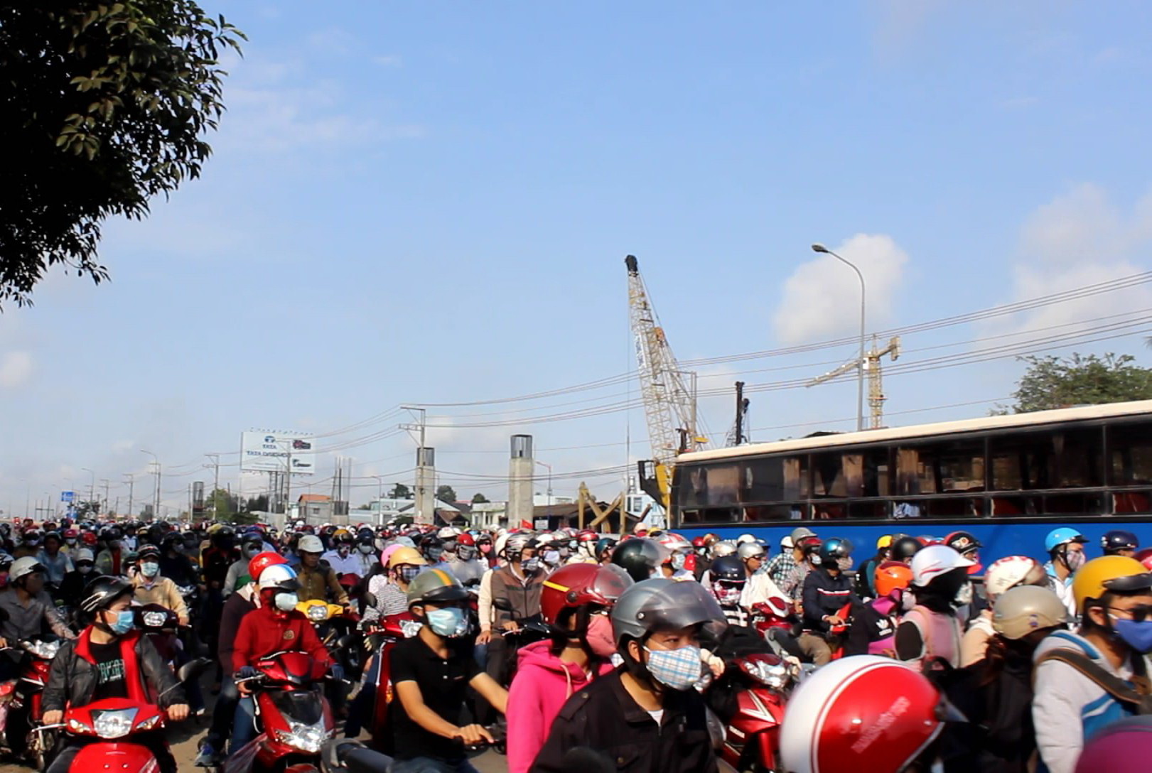 Giao th&ocirc;ng qua khu vực hướng từ TP HCM về Đồng Nai &ugrave;n ứ nghi&ecirc;m trọng