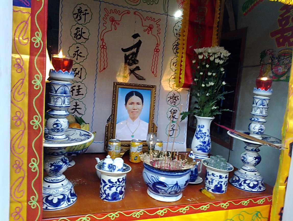 Di ảnh b&agrave; Phan Thị Ngọc Nga