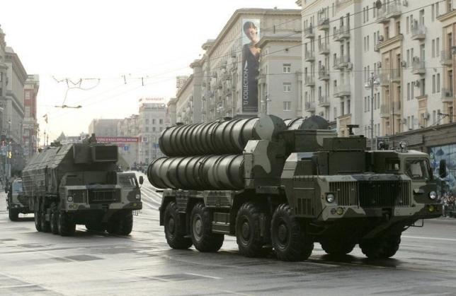Hệ thống t&ecirc;n lửa đất đối kh&ocirc;ng S-300 của Nga. Ảnh: Reuters