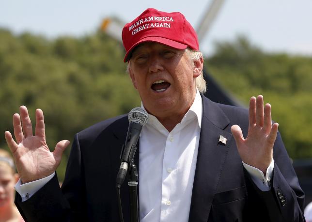 Tỉ phú Donald Trump tuyên bố sẽ trục xuất tất cả những người nhập cư trái phép. Ảnh: Reuters