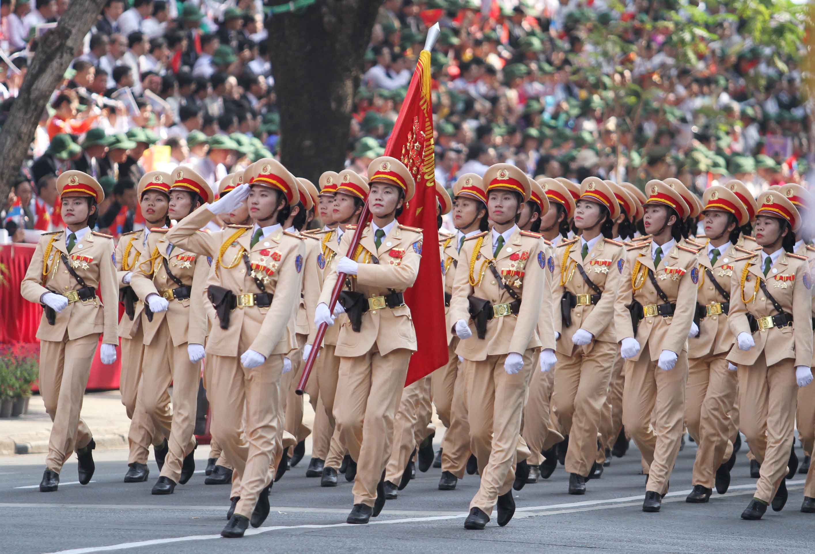 Khối nữ cảnh s&aacute;t giao th&ocirc;ng