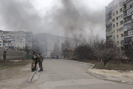 Chiến sự vẫn leo thang ở miền Đ&ocirc;ng Ukraine. Ảnh: Reuters