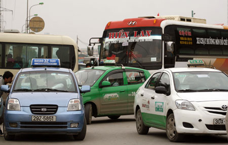 Bộ Tài chính: Cước taxi, vận tải giảm phù hợp với giảm giá xăng dầu