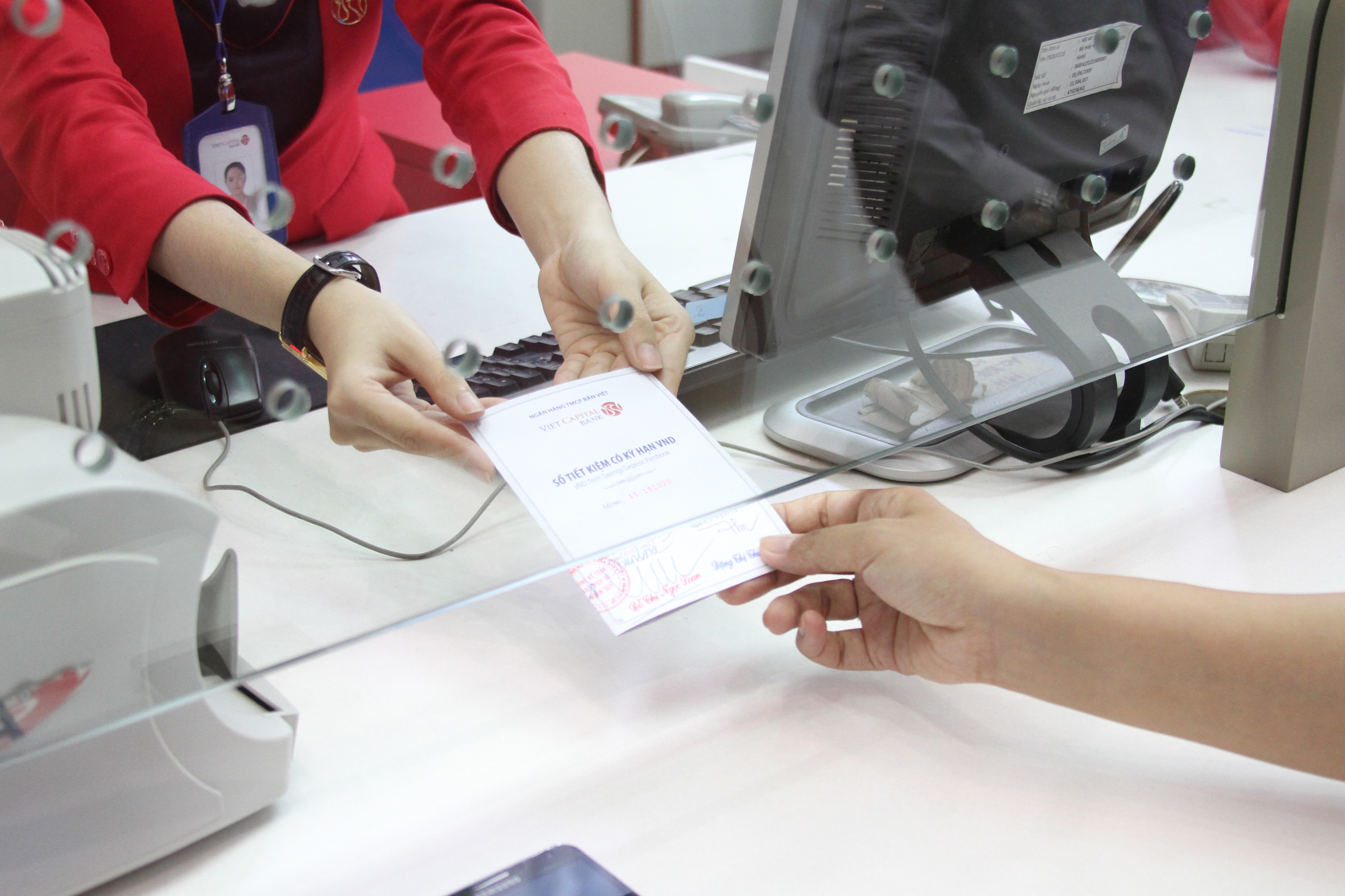 Ng&acirc;n h&agrave;ng cấp sổ tiết kiệm cho kh&aacute;ch gửi online - Ảnh 1.