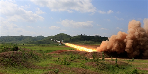 R&ocirc;̀ng lửa Pechora-2TM khai hỏa