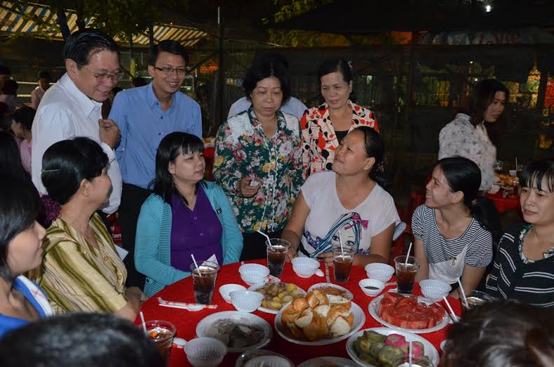 Công nhân khó khăn tại quận 6, TP HCM, dự họp mặt tất niên do LĐLĐ quận tổ chức