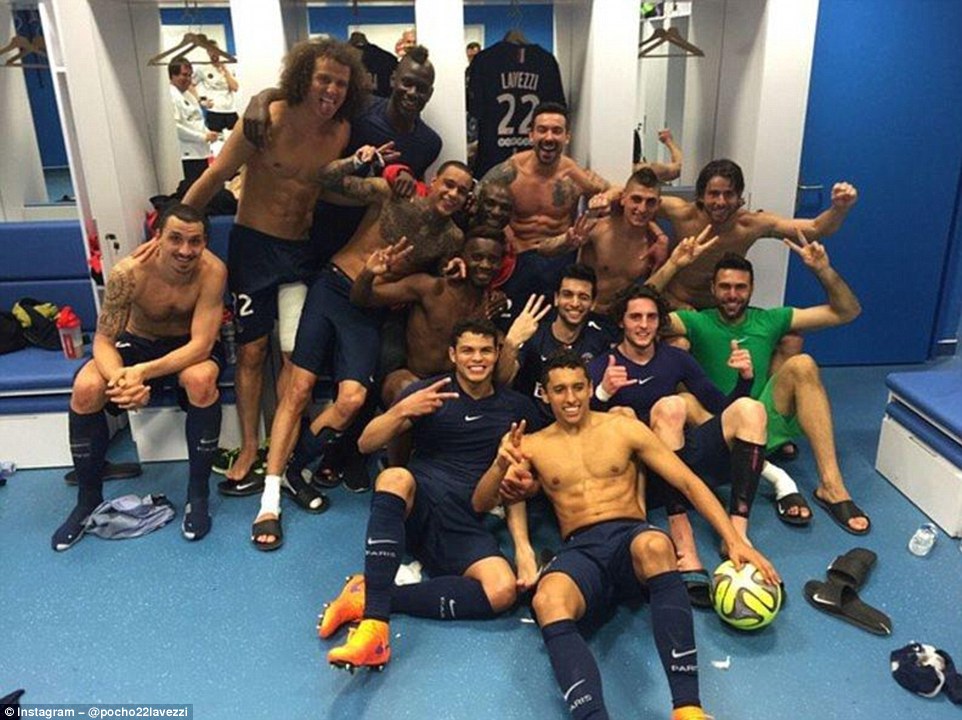 C&aacute;c cầu thủ PSG ăn mừng chiến thắng
