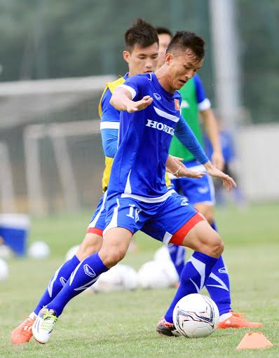 Mai Tiến Th&agrave;nh lao v&agrave;o tập luyện ngay khi được bổ sung