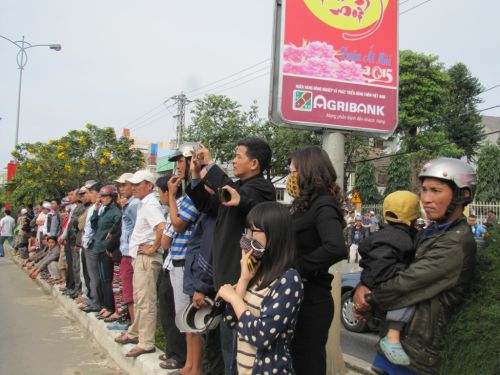 Hàng ngàn người đến sớm đưa tiễn ông Nguyễn Bá Thanh
