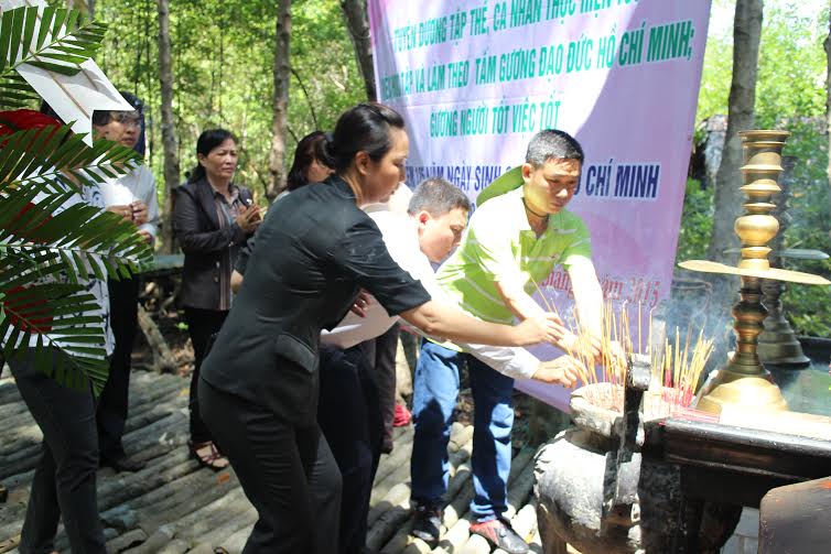CNVC-LĐ thắp hương tưởng nhớ các chiến sĩ tại Khu căn cứ Rừng Sác, Cần Giờ, TP HCM