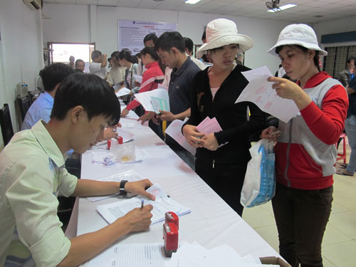Gian lận BHXH, BHYT sẽ bị phạt tù - Ảnh 1.