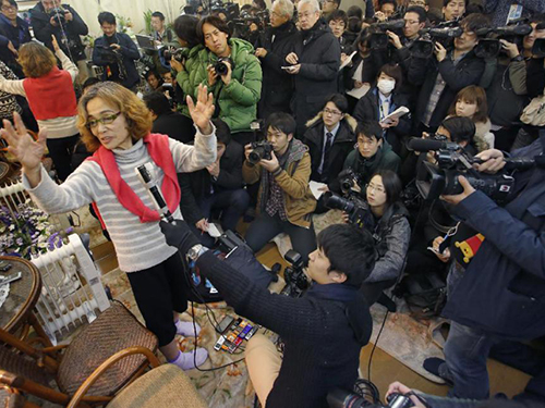 Bà Junko Ishido, mẹ nhà báo Kenji Goto, lo lắng cho số phận con trai
Ảnh: AP