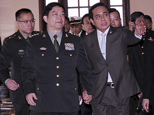 Thủ tướng Thái Lan Prayuth Chan-ocha (phải) tiếp Bộ trưởng Quốc phòng Trung Quốc Thường Vạn Toàn ở Bangkok hôm 6-2Ảnh: Reuters
