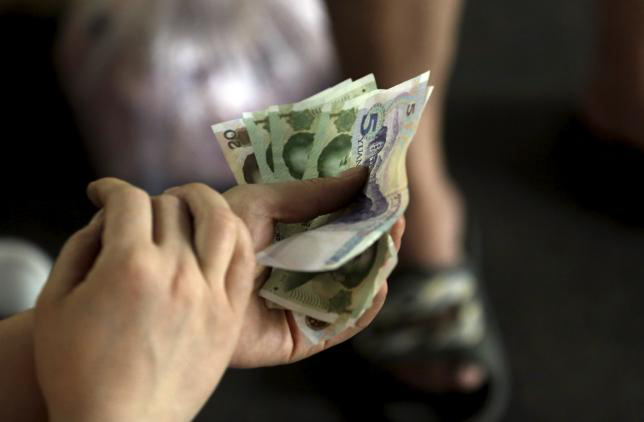 Đồng NDT bị ph&aacute; gi&aacute; trong 3 ng&agrave;y li&ecirc;n tiếp tuần n&agrave;y Ảnh: Reuters