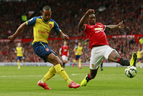 Theo Walcott lập công cho Arsenal, làm tan vỡ giấc mơ Top 3 của M.U