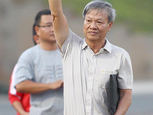 Giám đốc kỹ thuật Lê Thụy Hải trong trận B.Bình Dương thắng XSKT Cần Thơ Ảnh: Dương Thu