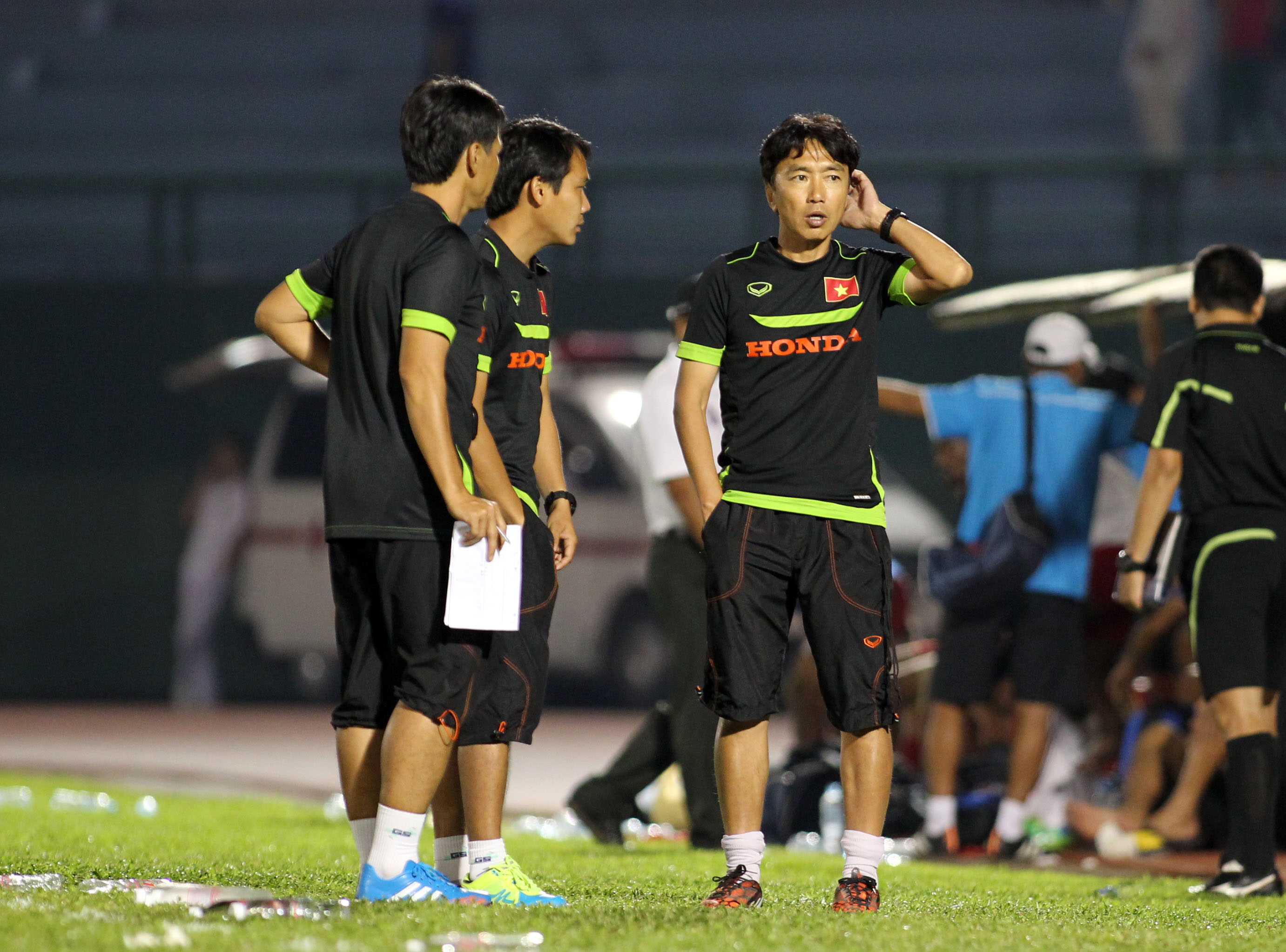 HLV T. Miura không còn lạc quan trước chấn thương dày đặc của các cầu thủ Olympic Việt Nam Ảnh: Quang Liêm