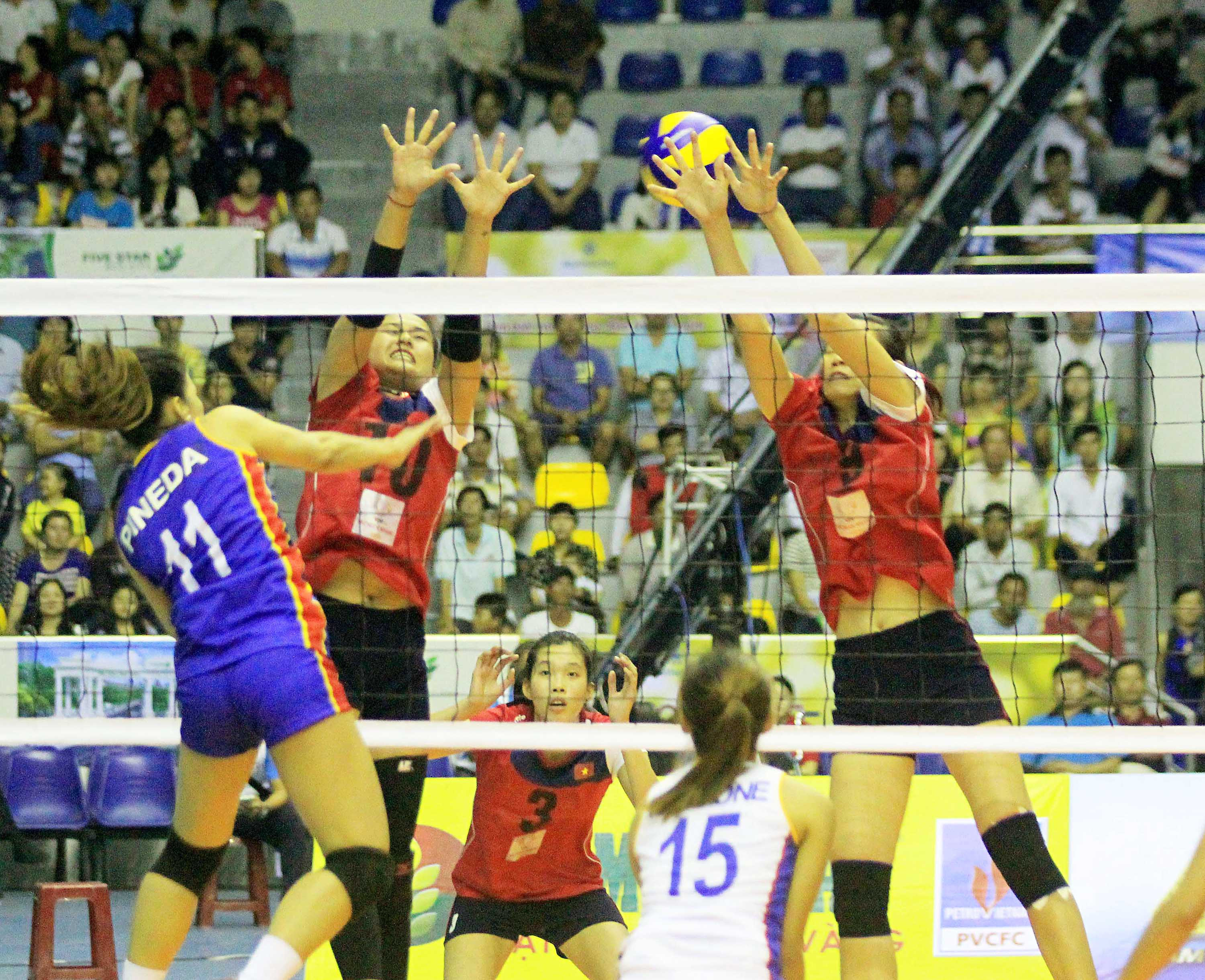 Linh Chi (10) trưởng thành nhanh chóng trong màu áo tuyển Việt Nam kể từ sau SEA Games 2015Ảnh: DƯƠNG THU