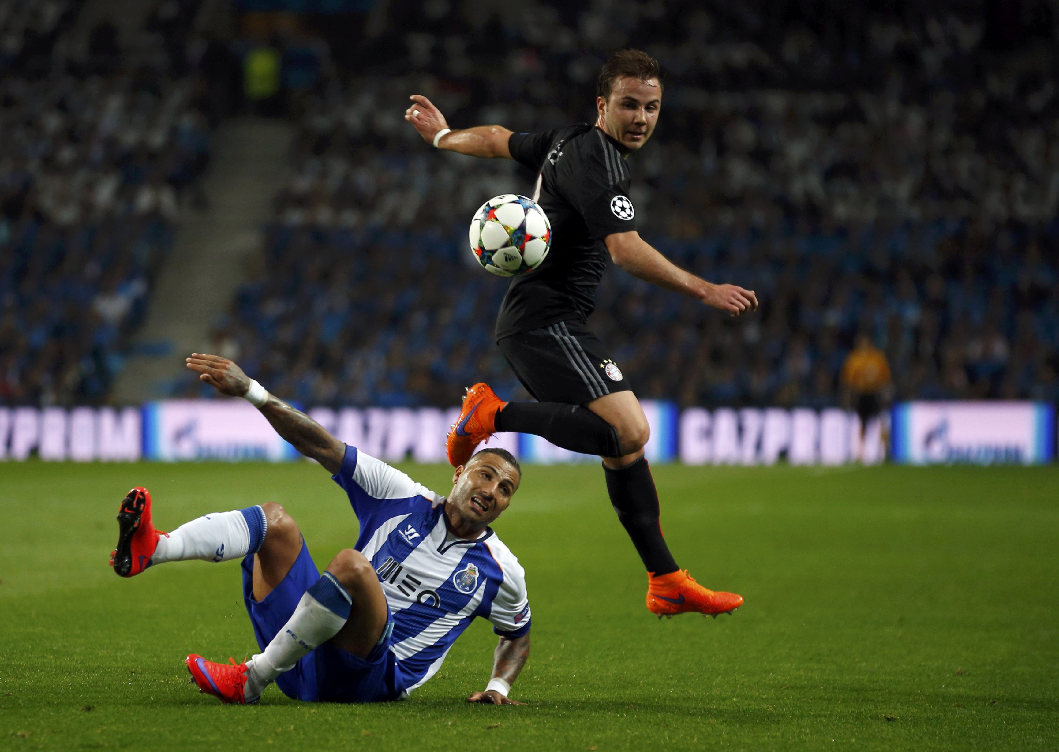 Porto của Quaresma (tr&aacute;i) vẫn giữ được lối chơi ph&ograve;ng ngự phản c&ocirc;ng sắc sảoẢnh: REUTERS