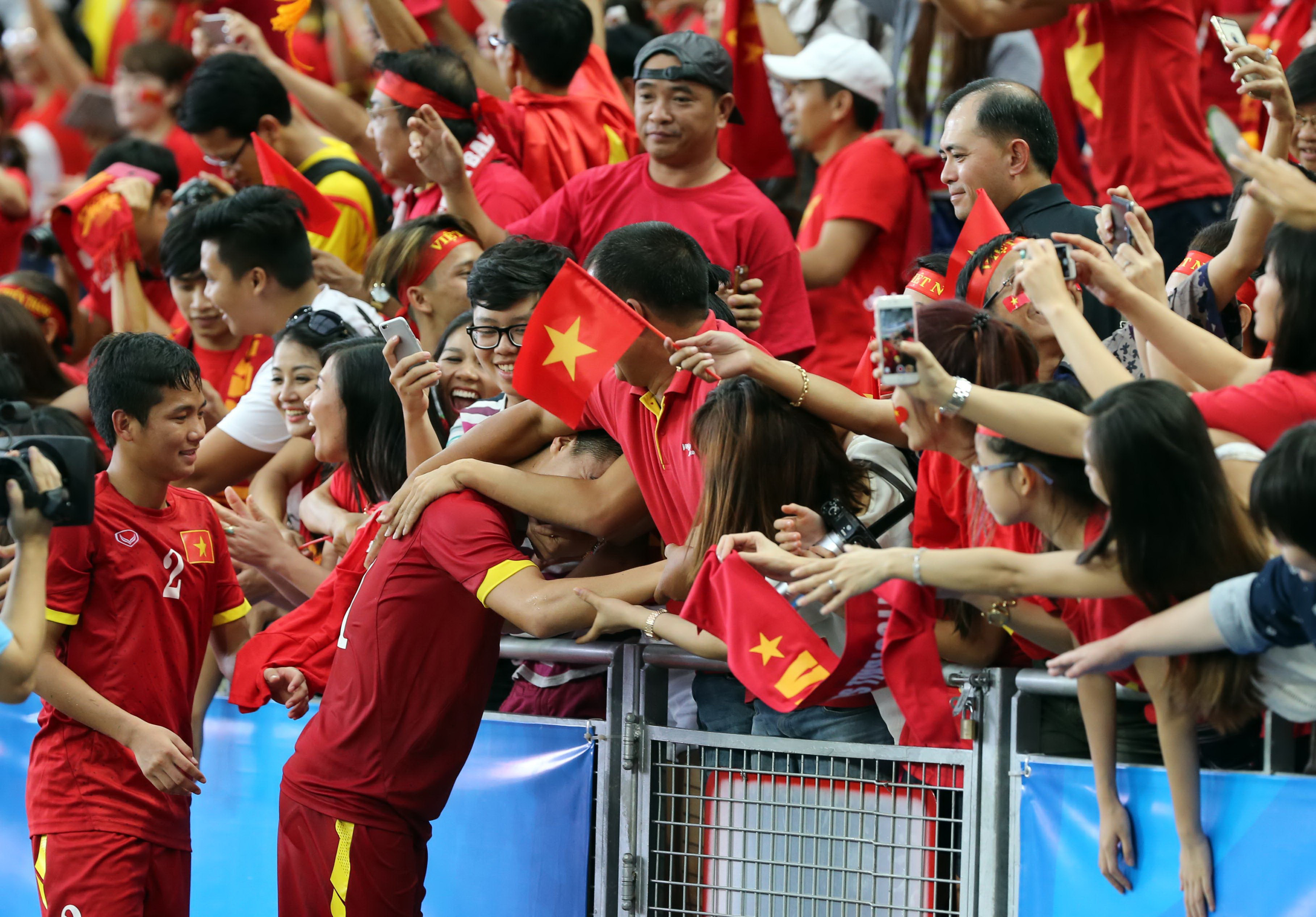 Hữu Dũng (2), một trong những phát hiện của U23 Việt Nam tại SEA Games 2015 và đủ tuổi dự SEA Games 2017 Ảnh: Quang Liêm