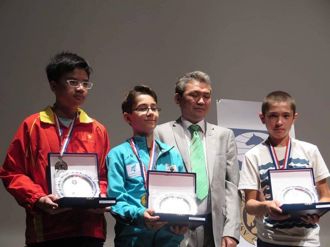 Anh Kh&ocirc;i nhận HCB cờ ti&ecirc;u chuẩn U14 ch&acirc;u &Aacute;.Ảnh: Đinh Long