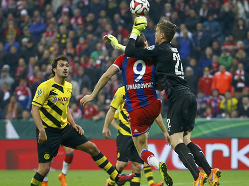 Langerak khiến Bayern thua đơn, thiệt kép