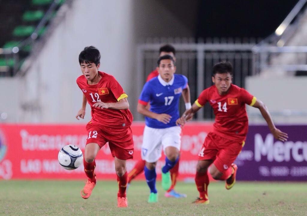 Thanh Hậu (12) chơi nỗ lực trong hiệp 1 trận U19 Việt Nam h&ograve;a U19 Malaysia 0-0Ảnh: T&ugrave;ng L&ecirc;